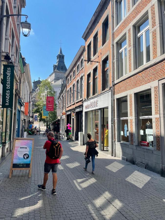 Le 25, Duplex Elegant Au Coeur Du Pietonnier Historique Lejlighed Namur Eksteriør billede