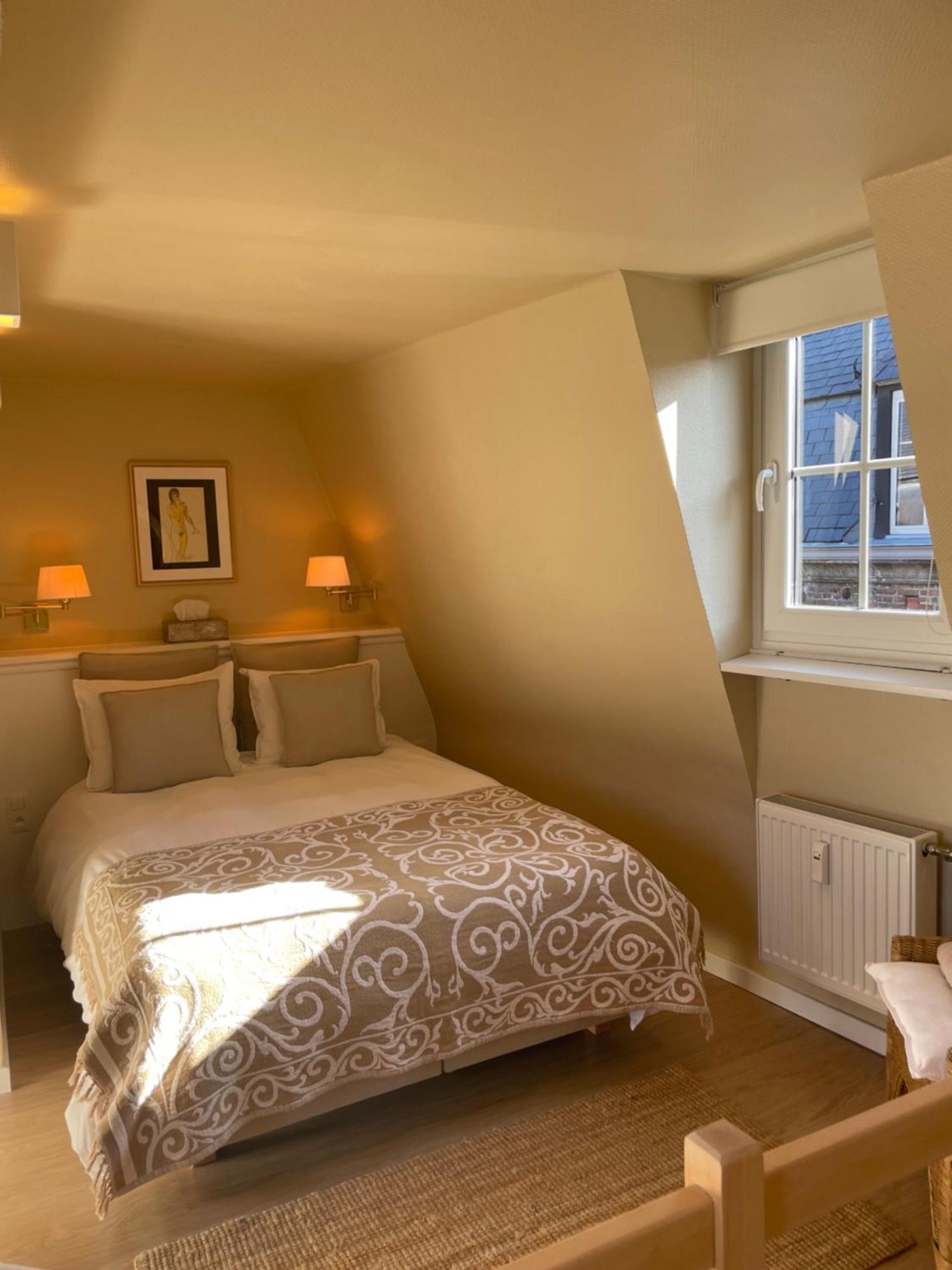 Le 25, Duplex Elegant Au Coeur Du Pietonnier Historique Lejlighed Namur Eksteriør billede